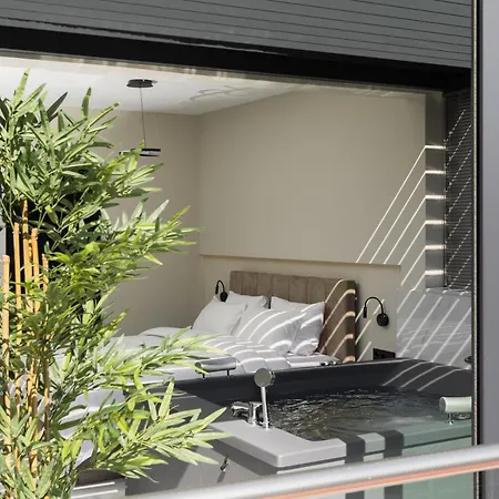 Ophelia By Halu!, Luxury With Hot Tub Apartment *